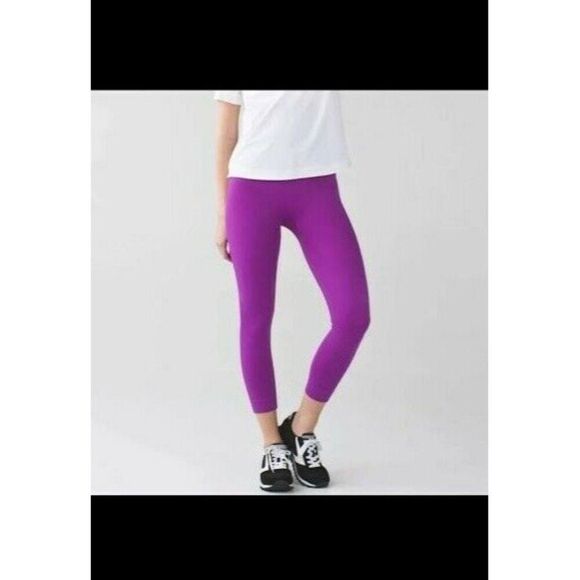 Lululemon Zone in Crop Purple Leggings Size 6 - Picture 1 of 15